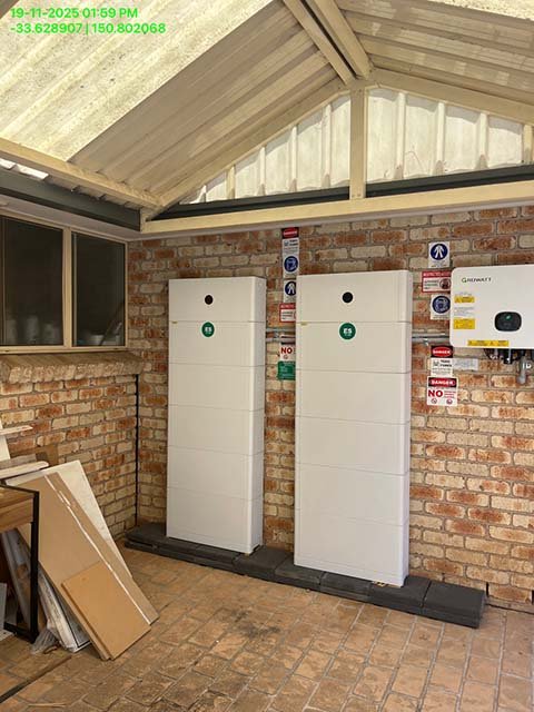 Growatt inverter with battery installed in a home